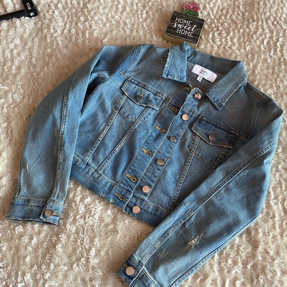 TEXTILE Elizabeth & James~Distressed Denim Jacket✨ - Picture 2 of 9